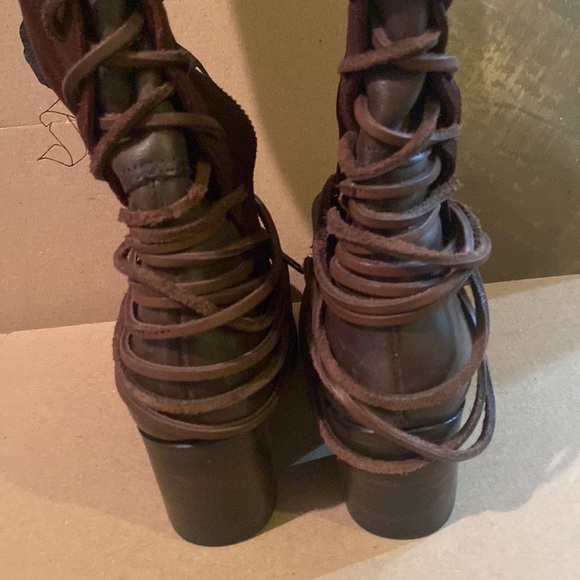 Free bird knee boots with heel - Picture 6 of 9